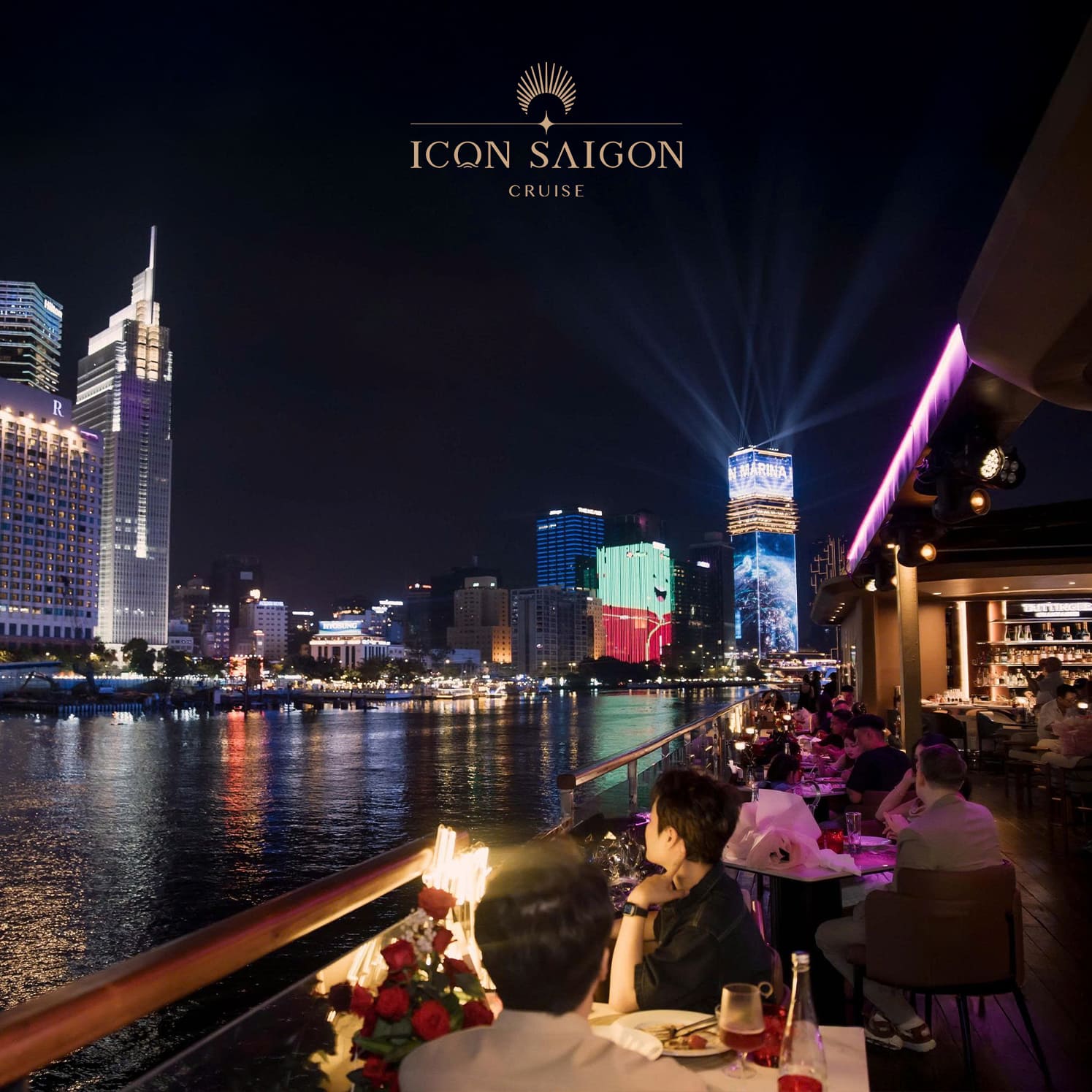 Tiệc-tối-l&atilde;ng-mạn-tại-ICON-Saigon-Cruise