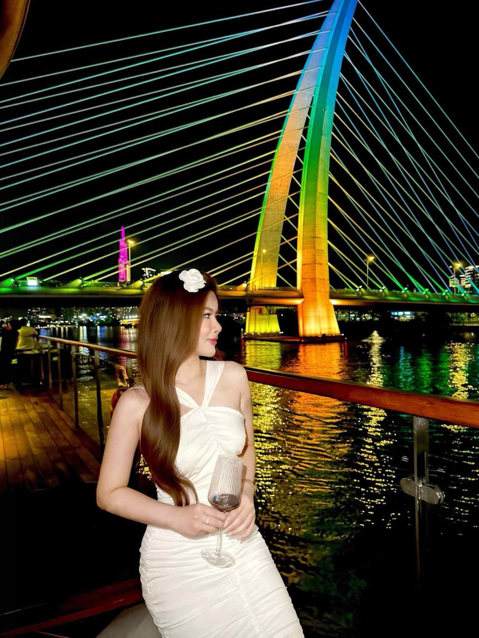 Ba-Son-Bridge-A-Striking-Architectural-Landmark-on-the-Flow-of-History-1