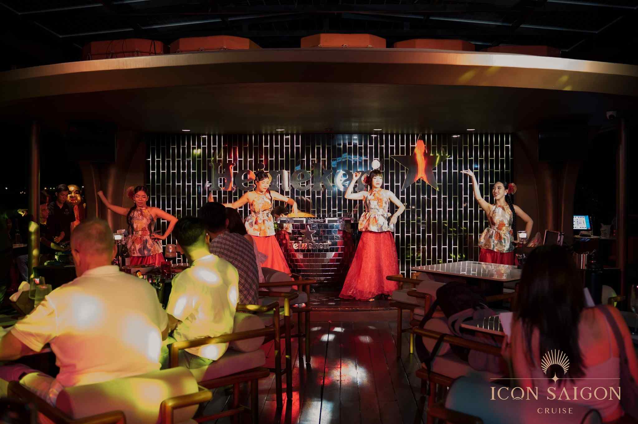 Unique-Art-Performances-Embracing-the-Victory-Spirit-2