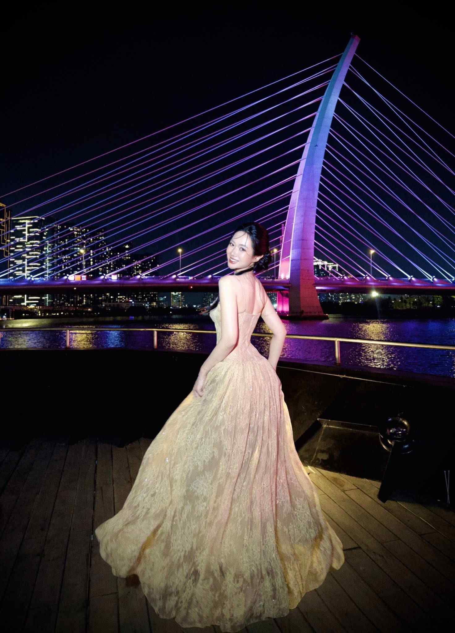 Ba-Son-Bridge-A-Striking-Architectural-Landmark-on-the-Flow-of-History