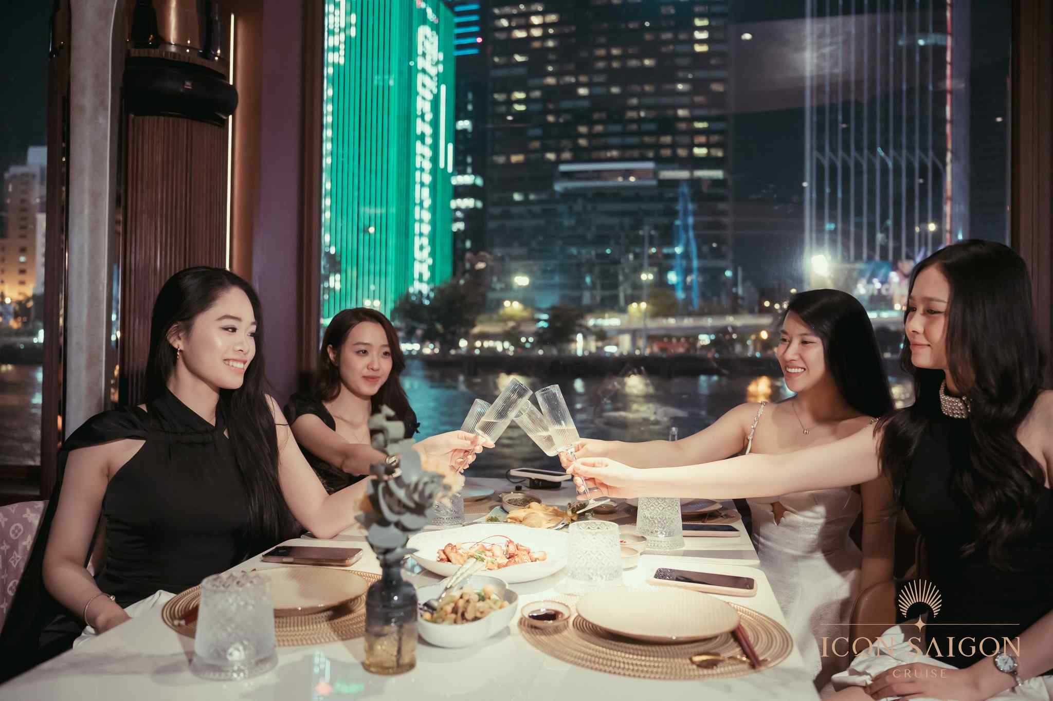 Discover-the-Luxury-of-ICON-Dining-1