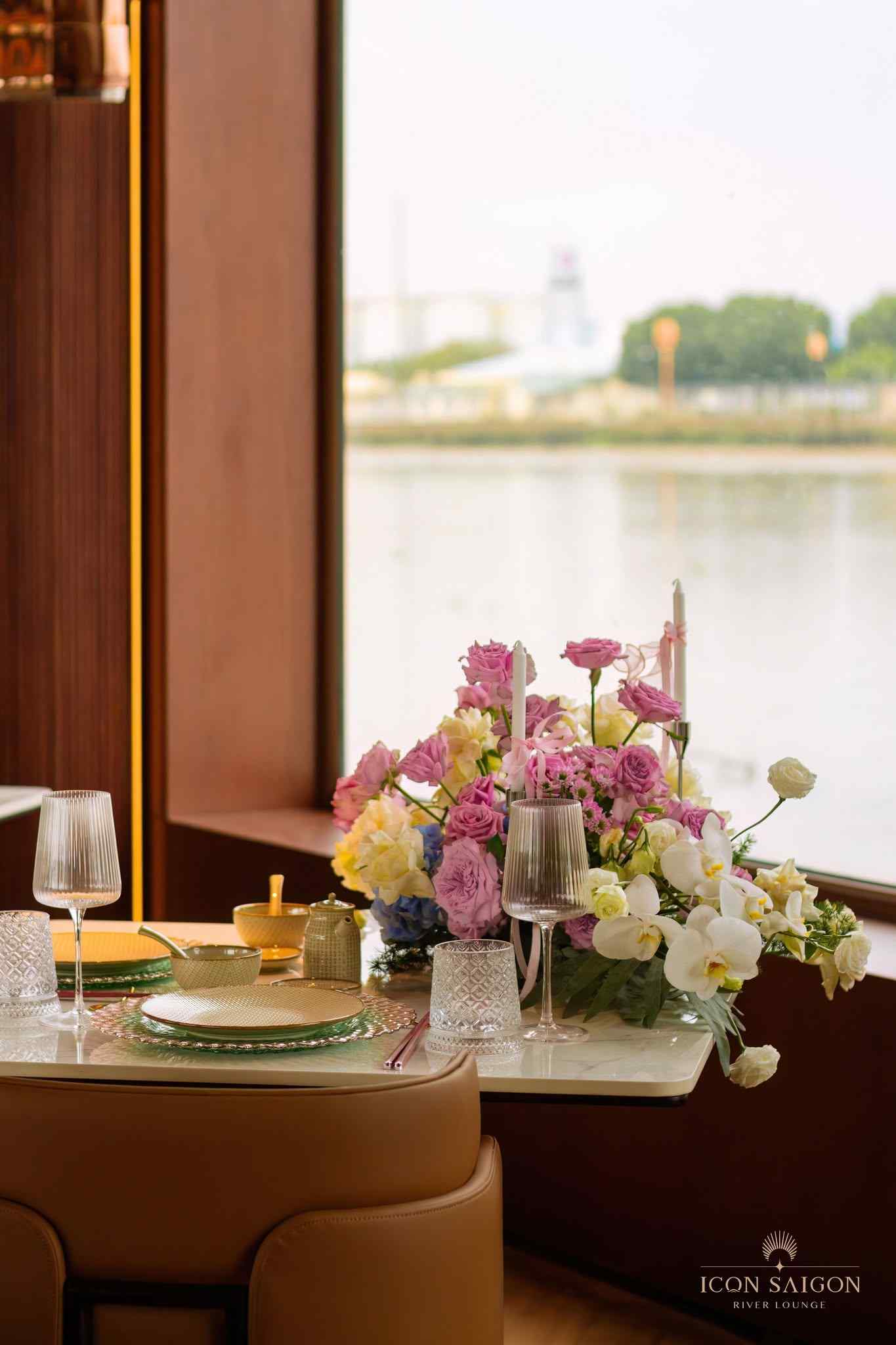 ICON-Saigon-Cruise-Dia-diem-ngam-hoang-hon-tren-song-tuyet-dep-giua-long-thanh-pho-1