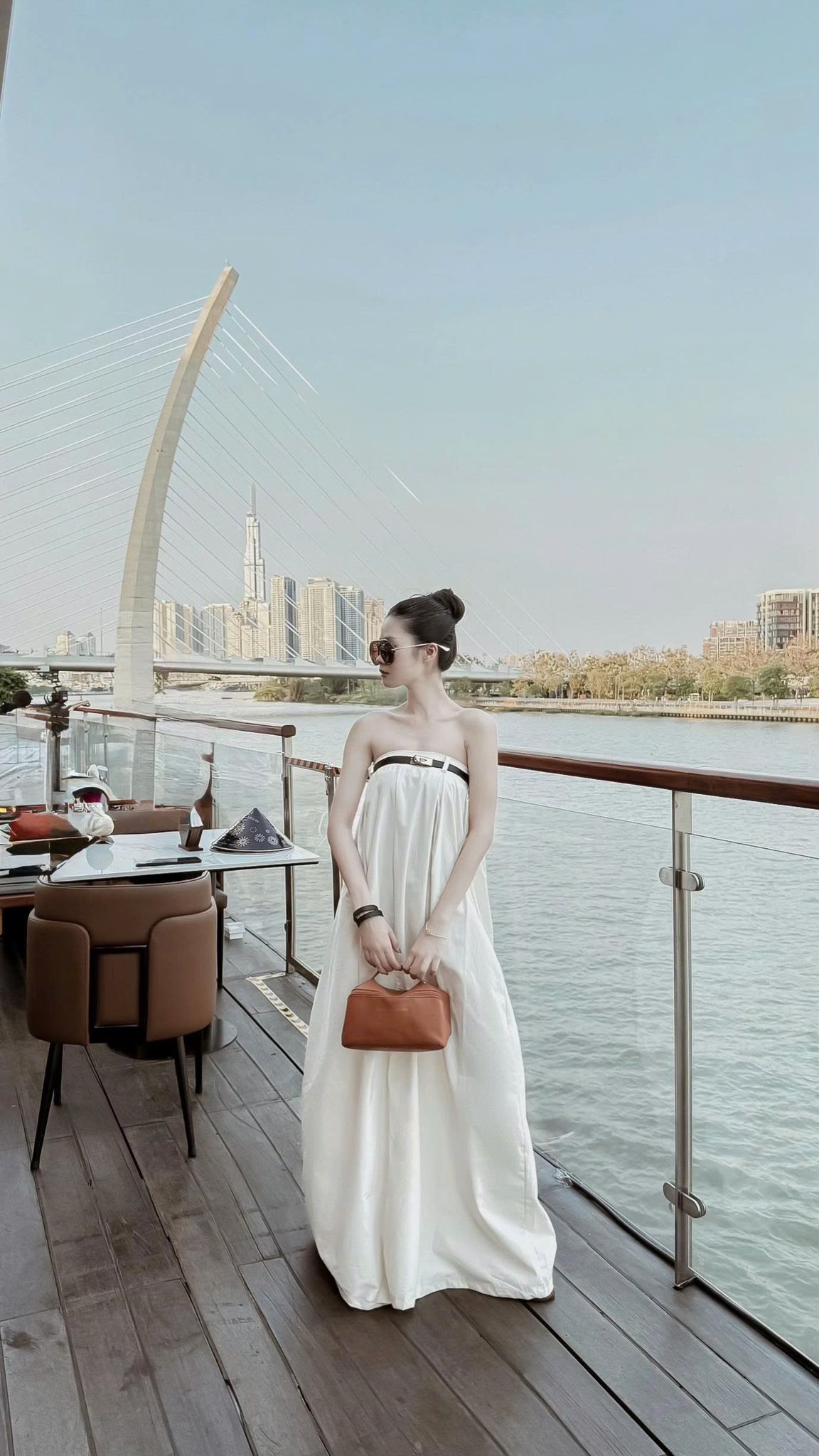 Ba-Son-Bridge-A-Striking-Architectural-Landmark-on-the-Flow-of-History-2