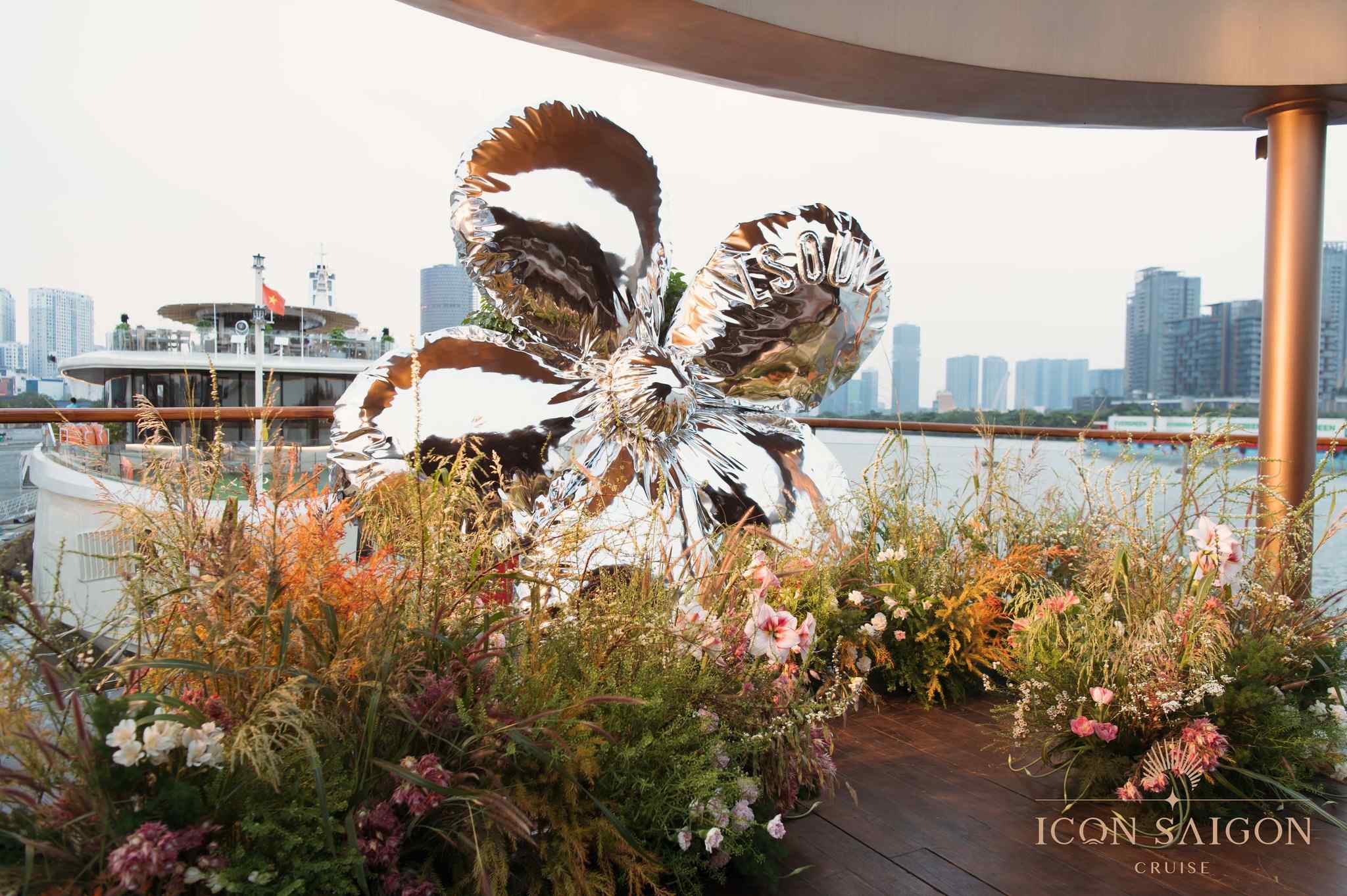 Diem-den-ly-tuong-to-chuc-tiec-tren-du-thuyen-2