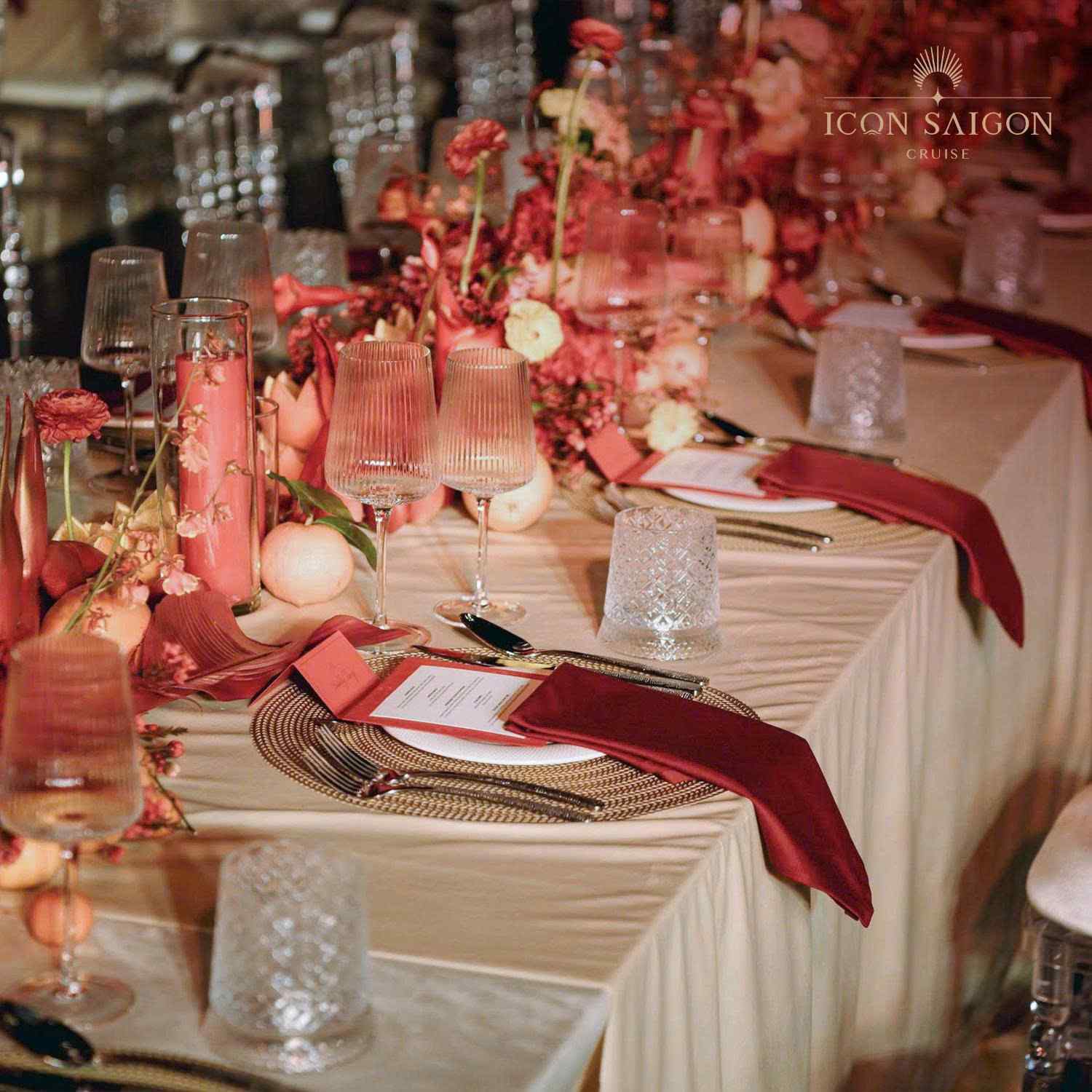ICON-Saigon-Cruise-Noi-lang-man-hoa-giac-mo-dam-cuoi-tren-du-thuyen-1