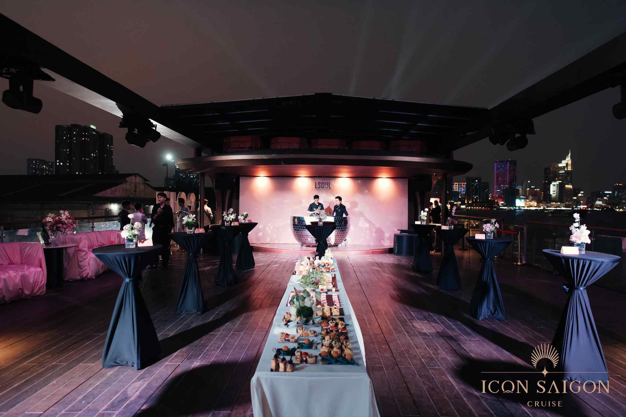 Dem-tiec-ICON-Saigon-Cruise-x-Lsoul-Gathering-Party