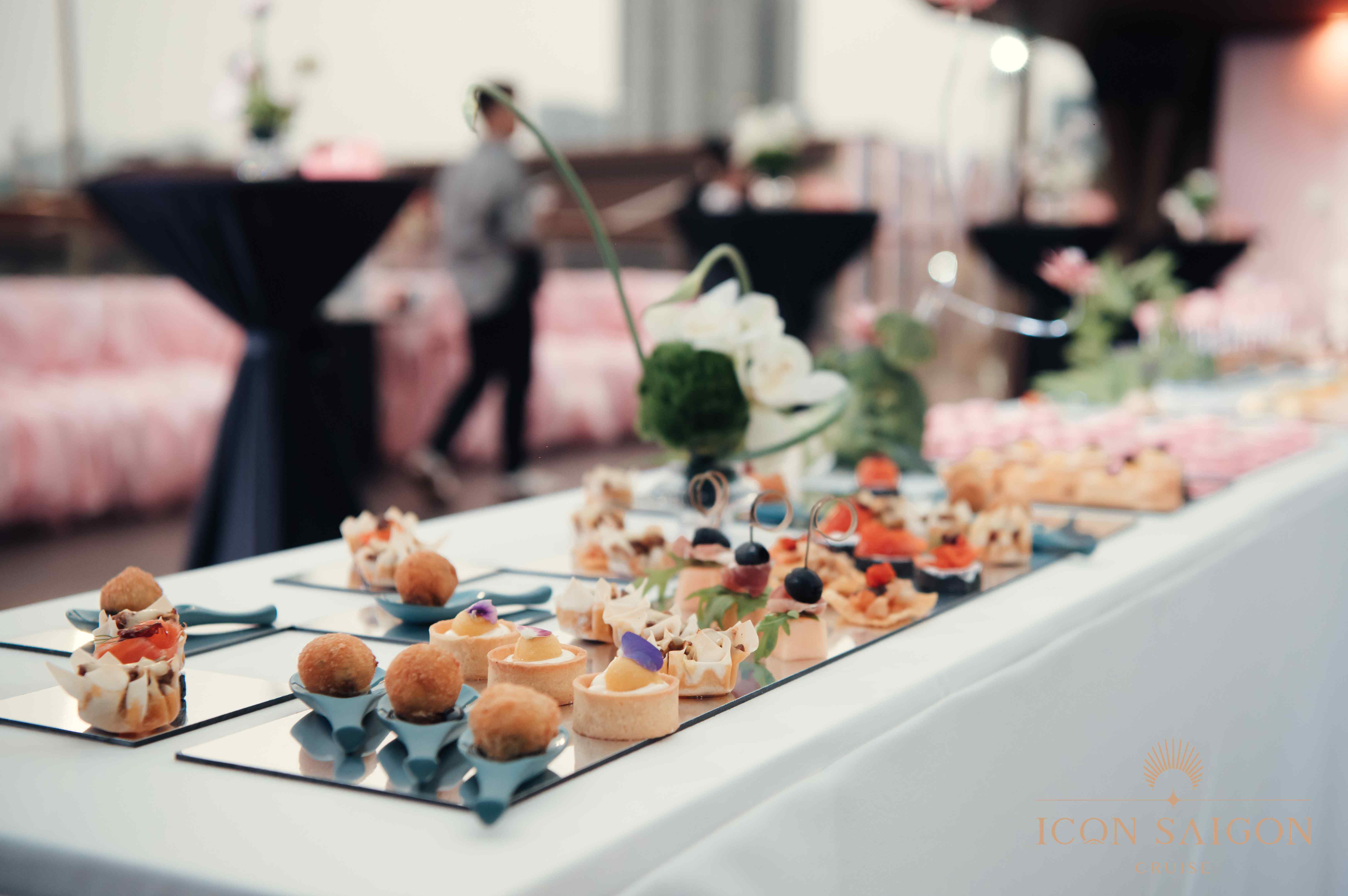 Diem-den-ly-tuong-to-chuc-tiec-tren-du-thuyen-1