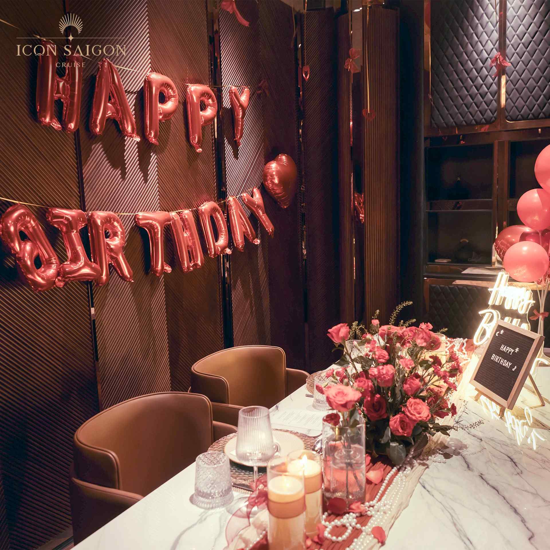 To-chuc-tiec-sinh-nhat-tren-du-thuyen-khong-gian-phong-VIP-rieng-tu-tuyet-doi-1